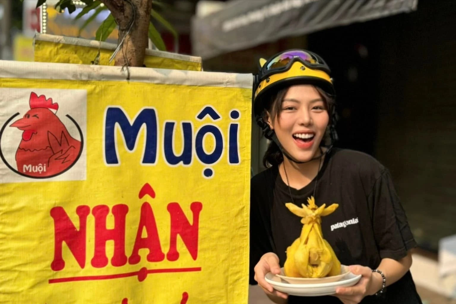 "Em xinh" bán cơm gà và ước mơ xây 1 căn nhà cho gia đình