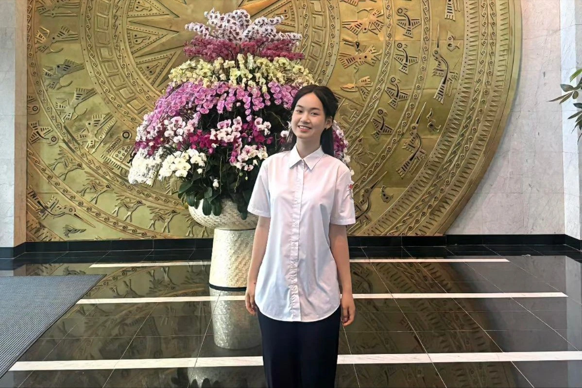 Thủ khoa khối A00 Hiền Mai lên VTV nhan sắc ra sao?