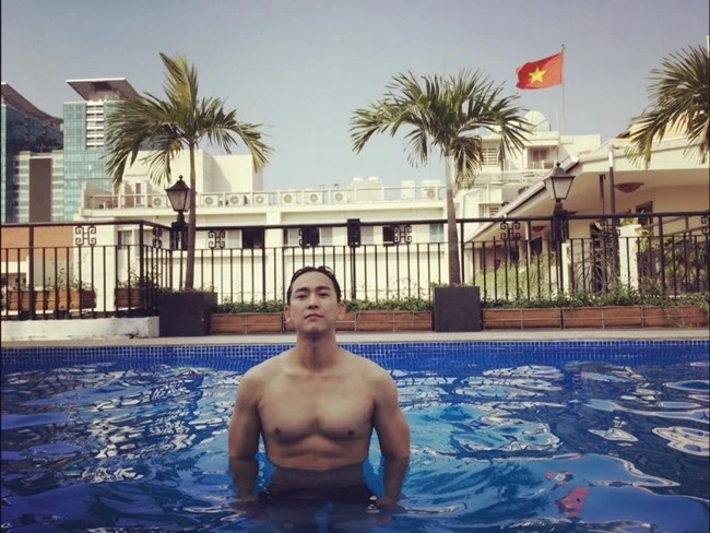 Quý ông Vbiz U50 phong độ ngời ngời nhờ tập luyện thể thao