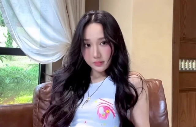 Mina Young "đốn tim" fan với visual ngọt ngào tựa nàng thơ