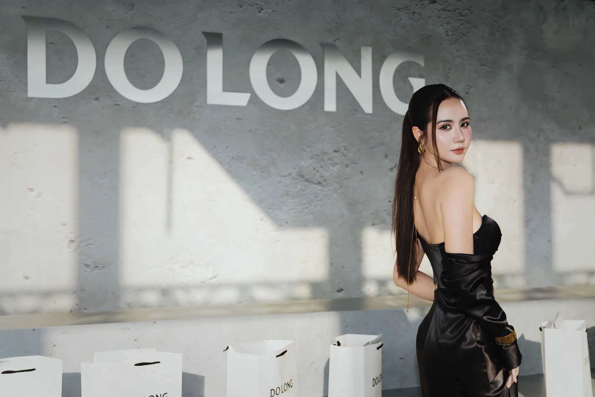 Hot girl Huyền Lizzie khoe lưng ong nuột nà, gợi cảm