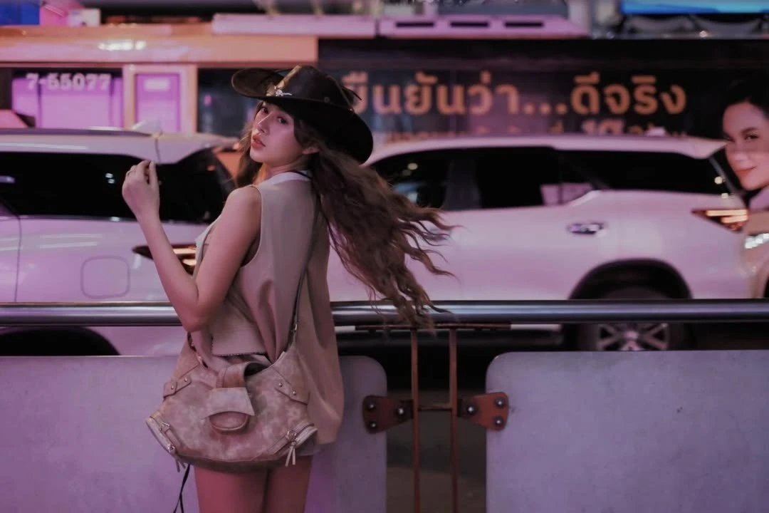 Việt Phương Thoa hóa thân thành cao bồi, gây sốt với visual cuốn hút