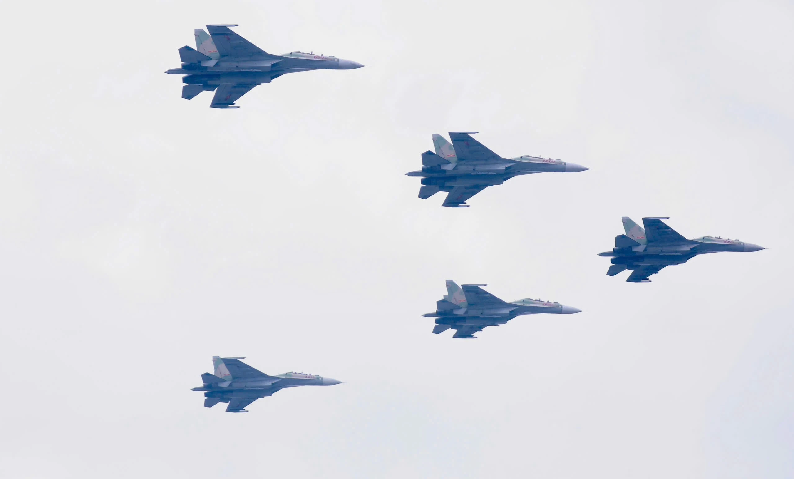 Dàn máy bay diễn tập trên bầu trời Hà Nội