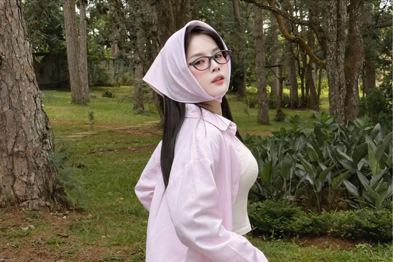 DJ Mie đúng đẹp chuẩn búp bê, 30 tuổi ngỡ đôi mươi