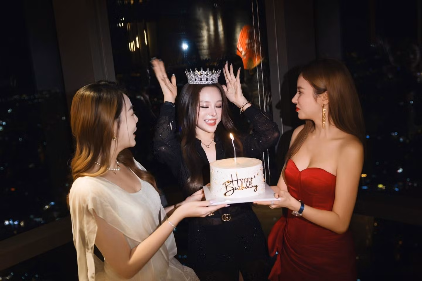 Huyền Baby đón sinh nhật tuổi 36, nhan sắc khiến dân mạng ngỡ ngàng