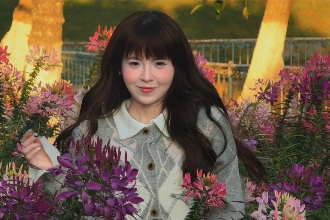 Hot girl FAPtv Thúy Kiều khoe 'giao diện mới' ngay ngày đầu năm