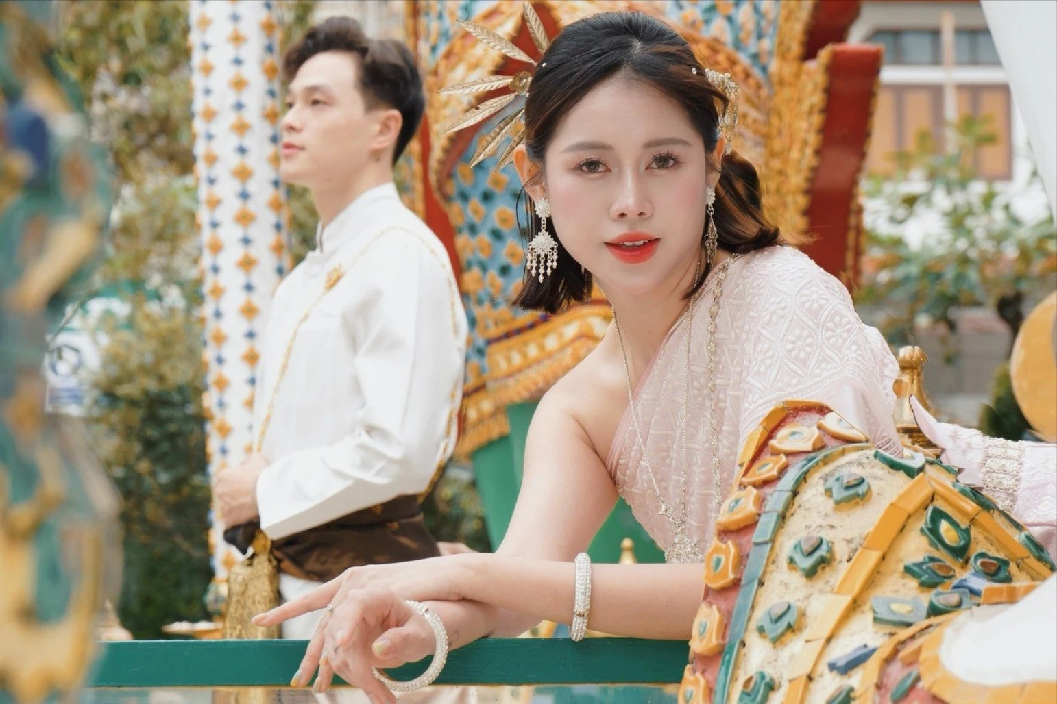 Việt Phương Thoa kỷ niệm 1 năm ngày cưới bằng bộ ảnh lãng mạn tại Thái Lan