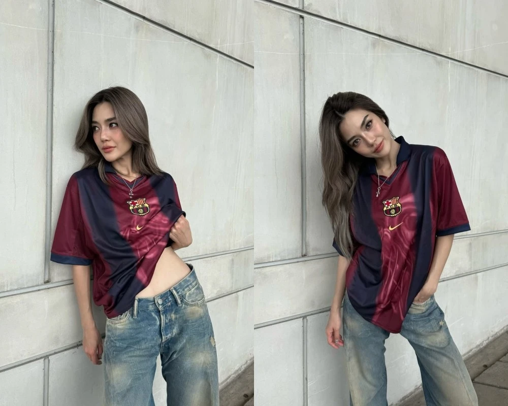 "Ngọc nữ showbiz Thái" diện áo đấu CLB Barcelona khoe vóc dáng cực đỉnh