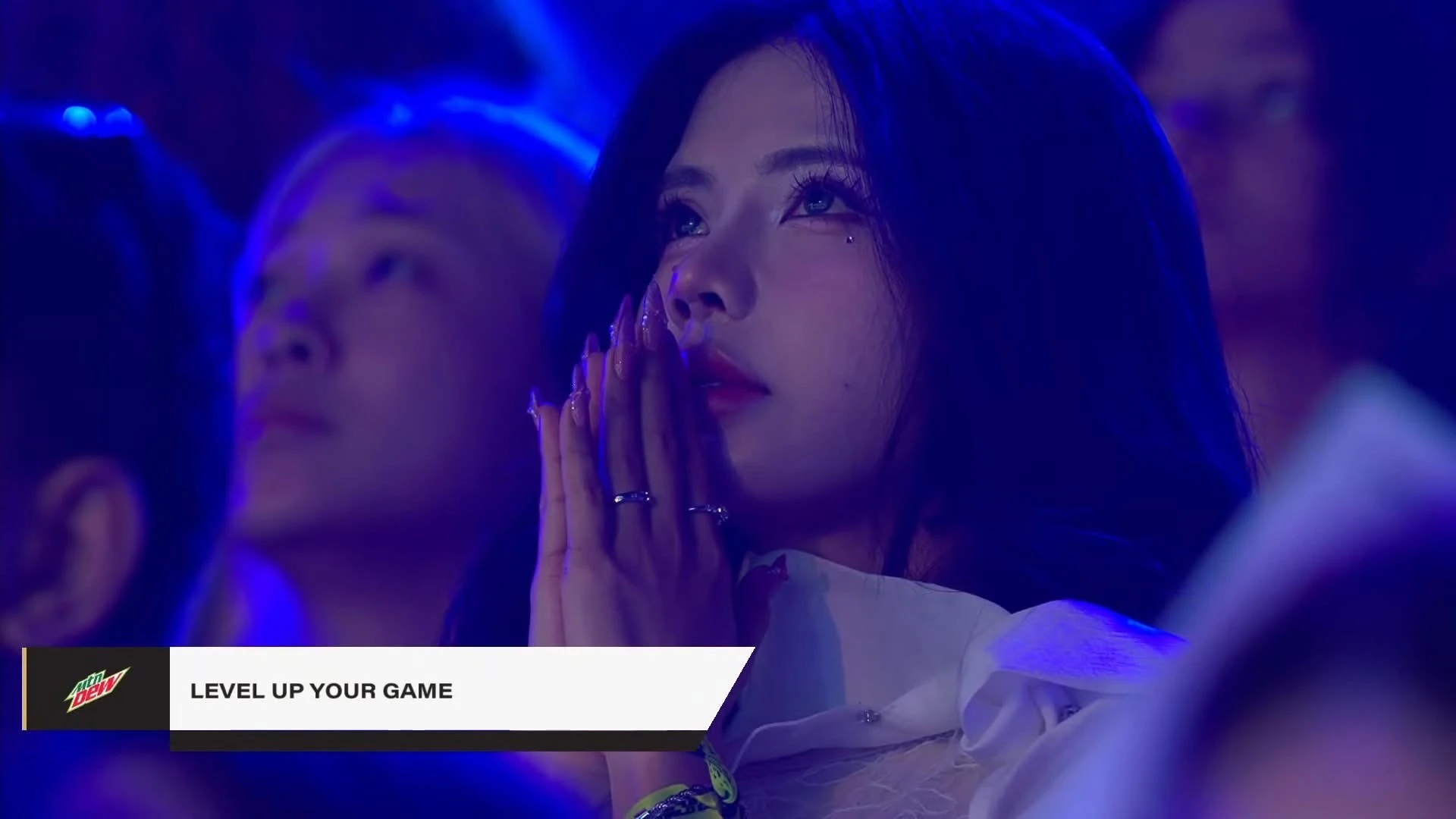 Mai Dora lên sóng Esports World Cup làm fan trầm trồ