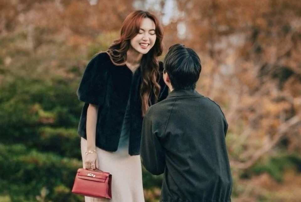 Rich kid Chloe Nguyễn được bạn trai cầu hôn tại Nhật Bản