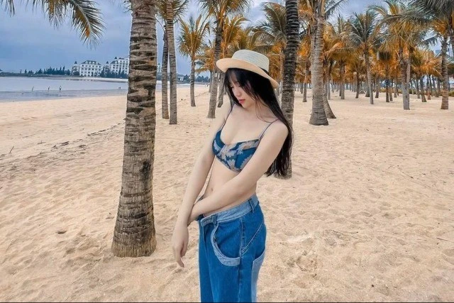 Mai Linh Zuto còn trổ tài làm thơ khiến fan nam phấn khích