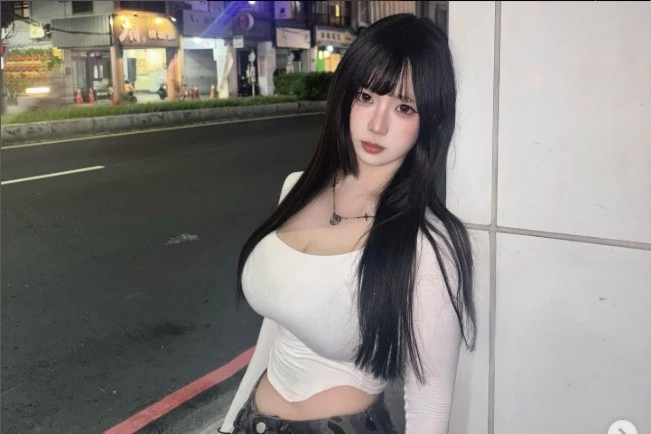 Vẻ đẹp thuần khiết của hot girl Trung Quốc gây sốt cộng đồng mạng