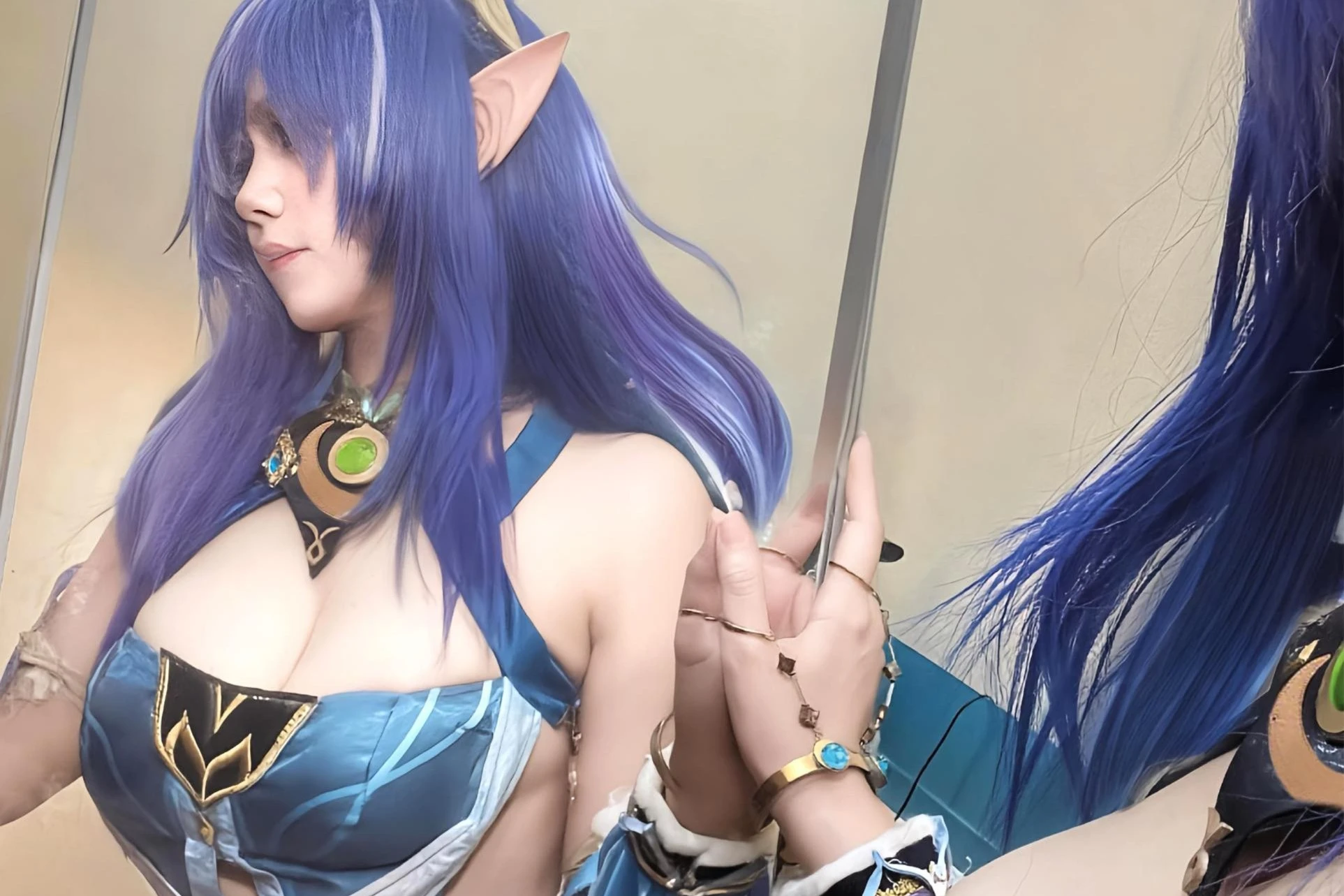 Chụp ảnh qua gương, nữ coser khiến anh em game thủ mê mẩn