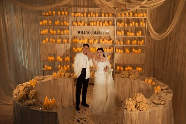 Ảnh cưới của tiền vệ đội tuyển Việt Nam và cô chủ tiệm vàng