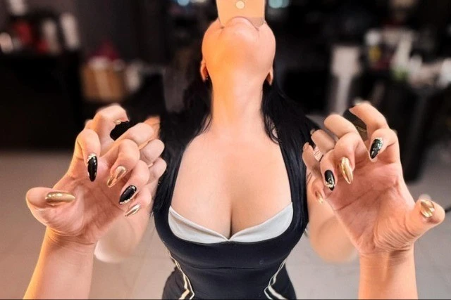 Khoe bộ móng mới, gái xinh khiến cộng đồng xuýt xoa