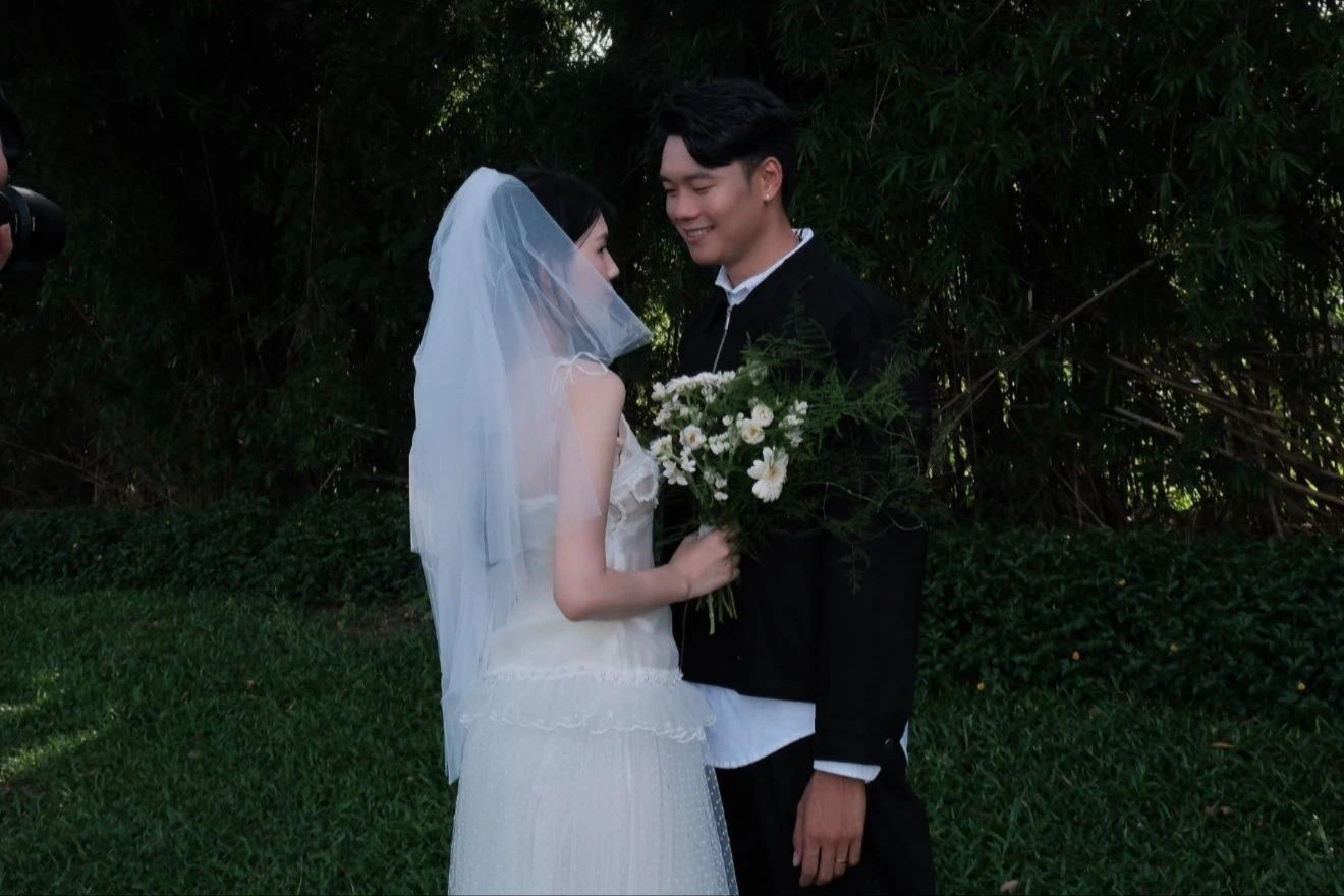 Thành Chung khoe ảnh ngọt bên vợ hot girl Tuyên Quang