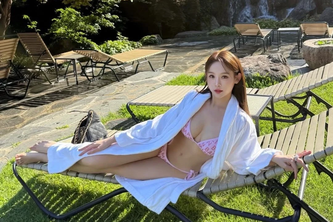 "Phú bà" Huyền Baby khoe dáng "ngọc nữ" trong chuyến đi nghỉ dưỡng