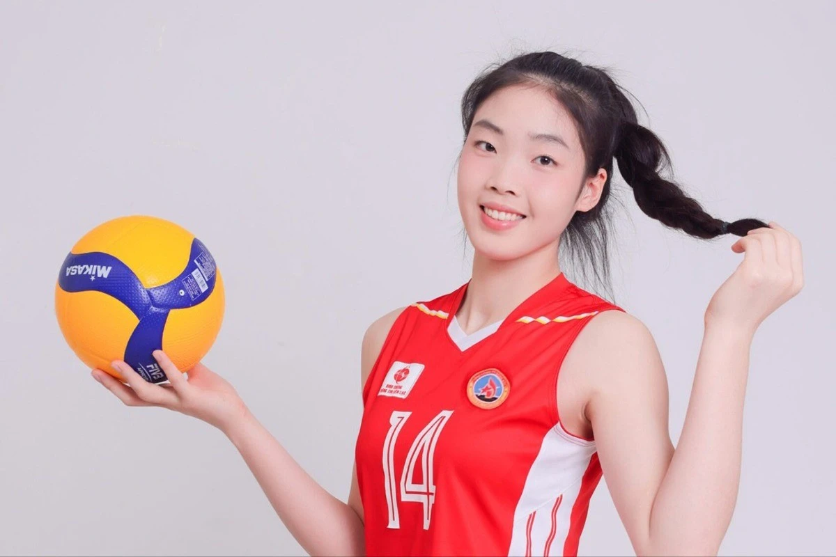 Sắc vóc hoa khôi 17 tuổi của bóng chuyền Việt Nam