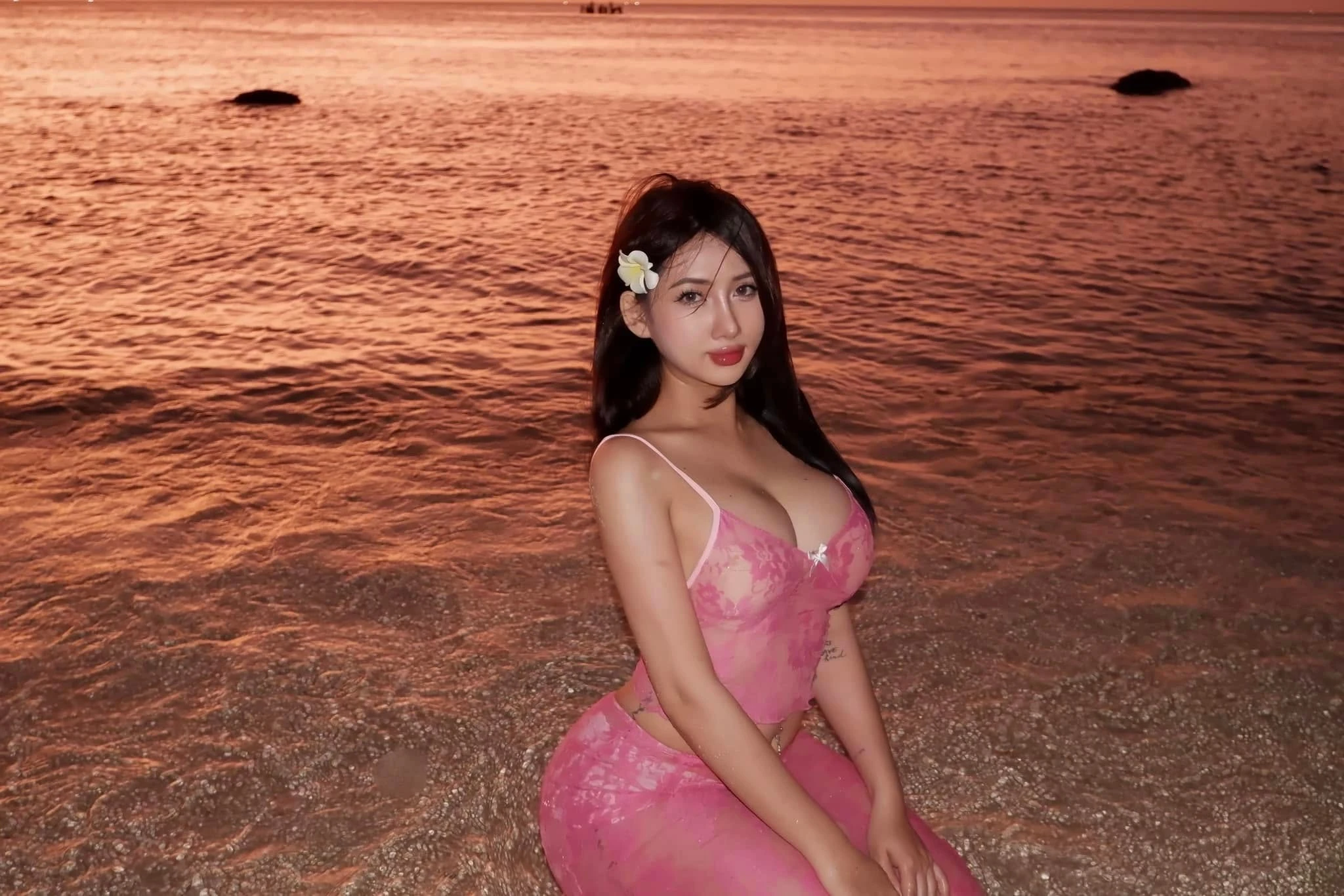 Hot girl phòng gym triệu follow khoe body "mướt mát" 