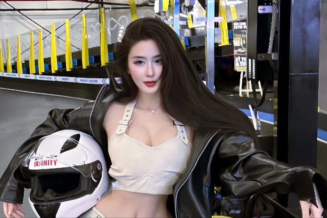 Hot girl Võ Ngọc Trân "đốt cháy" đường đua Go Kart