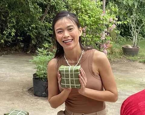 Giới trẻ “quay lại” với văn hóa gói bánh chưng, làm mâm cúng truyền thống?