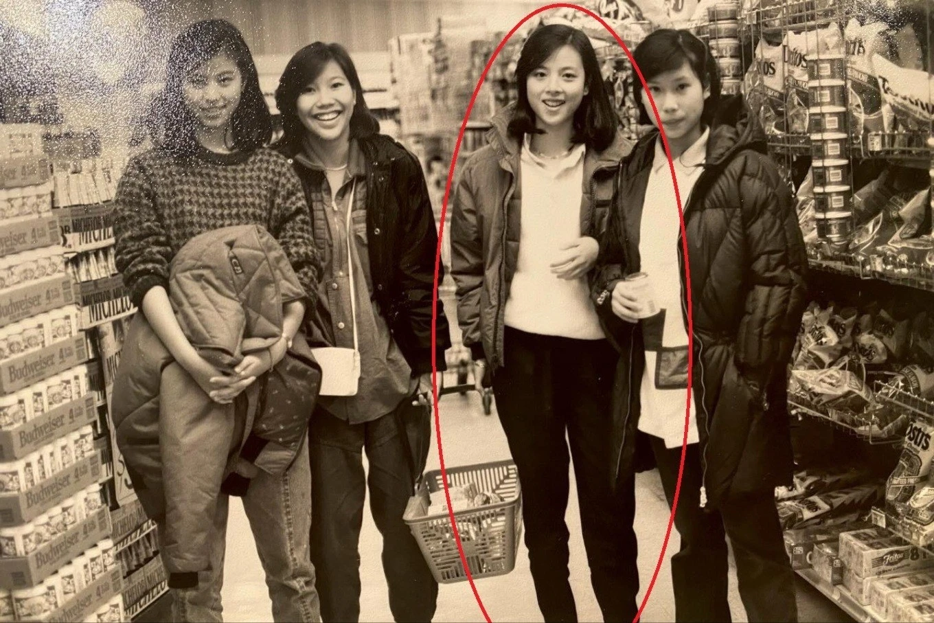 Nhan sắc thời trẻ cực phẩm cách đây hơn 40 năm của Madam Pang