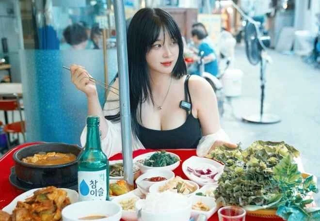 "Nữ thần nội y" Hàn Quốc từng bị chê nhan sắc giờ ra sao?