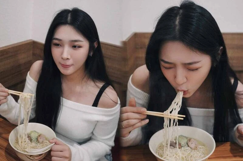 Ngồi ăn mỳ, nàng hot girl bất ngờ nổi tiếng "như cồn"