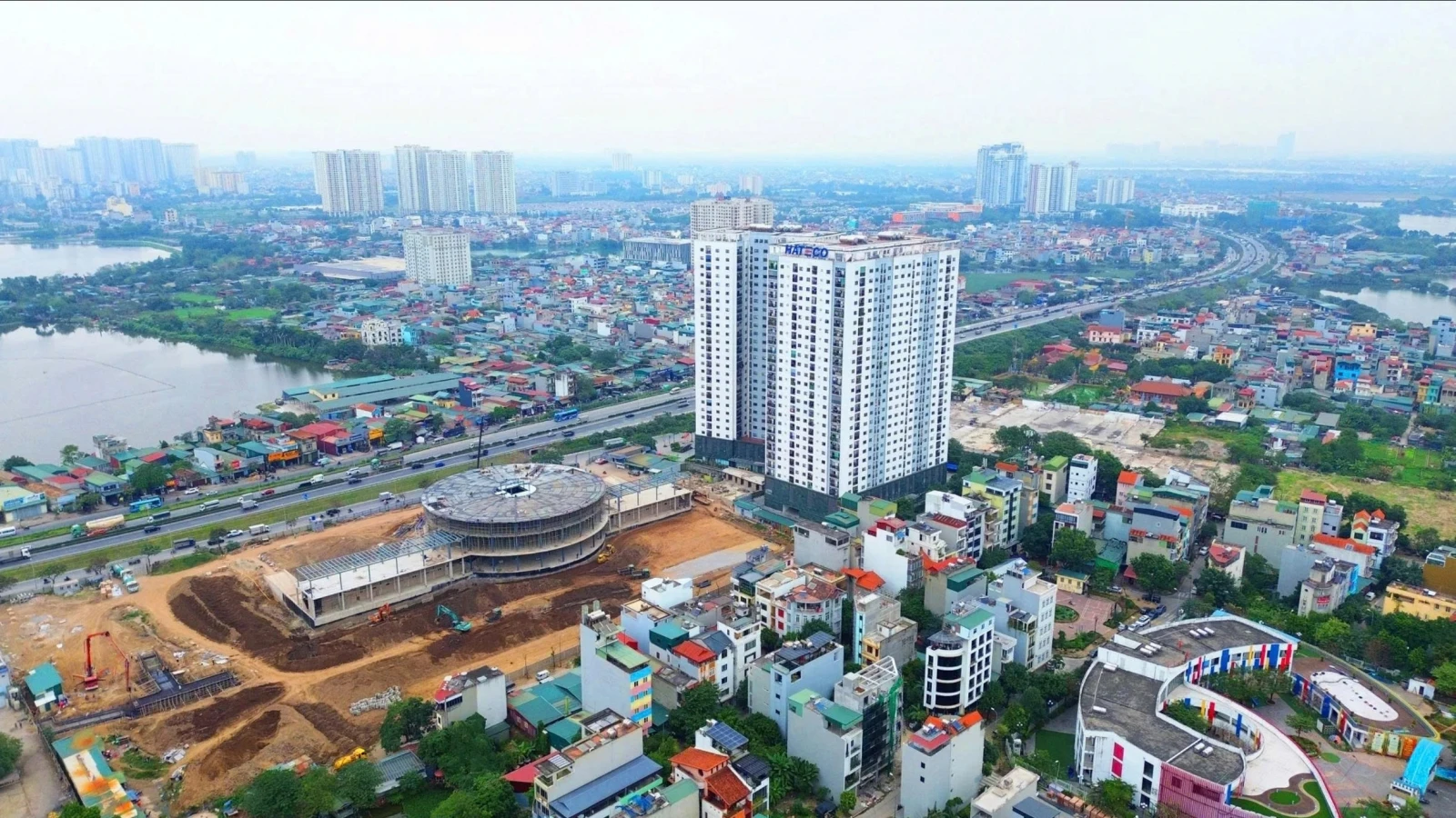 Bến xe hiện đại bậc nhất Thủ đô quy mô 27.500 m2 dần lộ hình hài