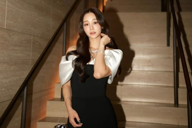 Nhan sắc và thần thái của tiểu thư tài phiệt hàng đầu Hàn Quốc