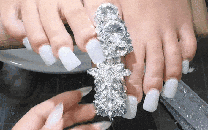 Bộ nail chấn động cõi mạng với hơn 1 triệu lượt xem, hình hài ra sao?