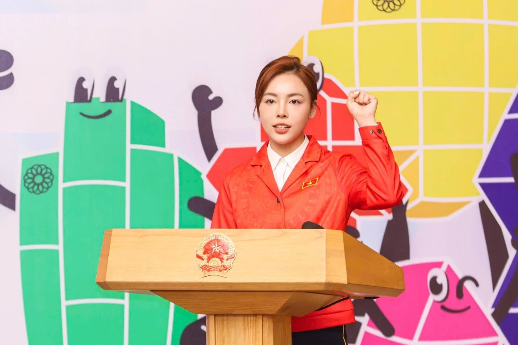 Xạ thủ Phí Thanh Thảo rạng rỡ trong lễ xuất quân SEA Games 33