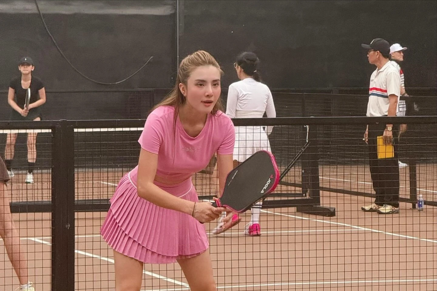 Lê Khánh Chi gây sốt sân pickleball với vẻ đẹp U40