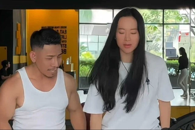 Chung ảnh cùng lực sĩ, Angela Phương Trinh chẳng thua kém