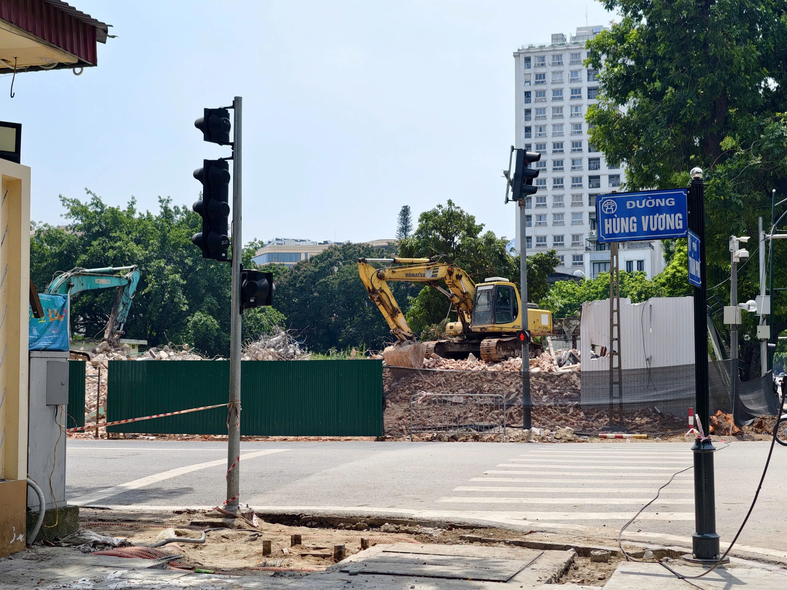 Hà Nội khẩn trương phá dỡ tòa nhà để mở rộng đường Hùng Vương