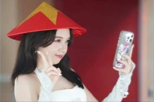 Chỉ một khoảnh khắc, nữ MC Liên Quân khiến netizen xôn xao