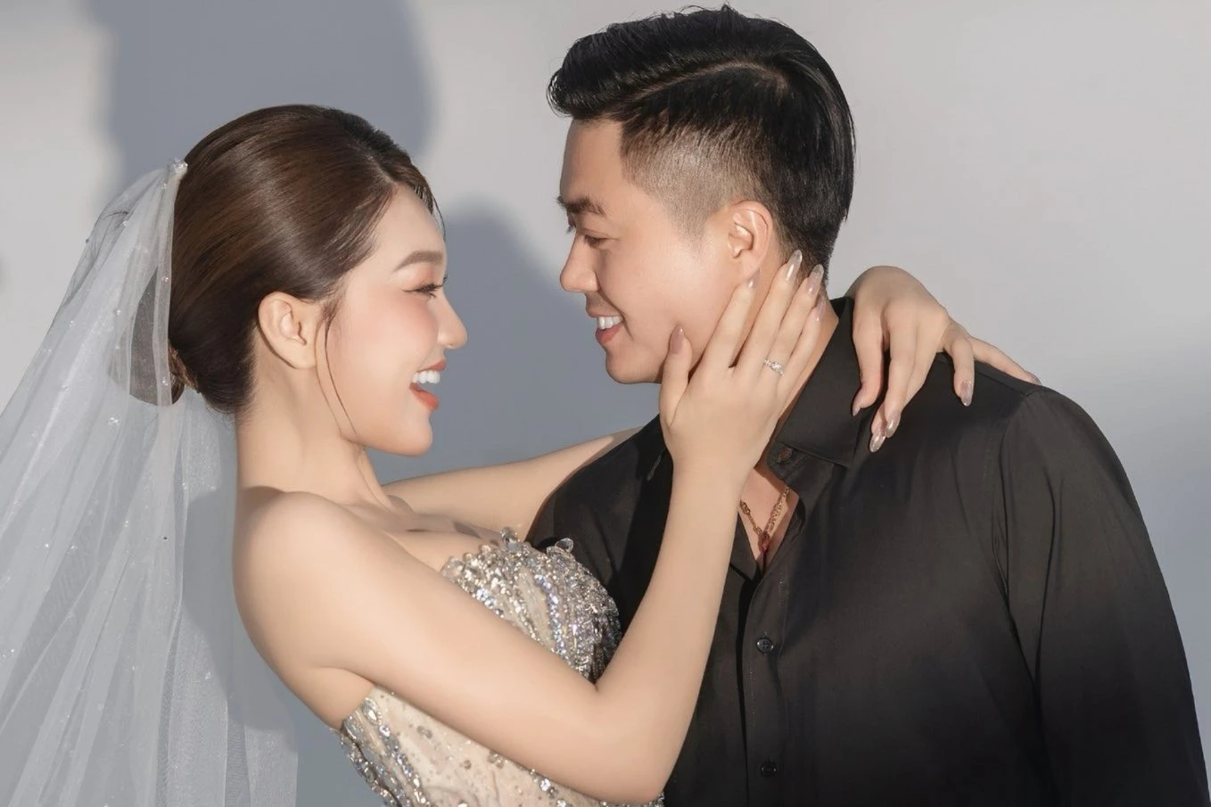 'Hot girl Nghệ An' Ngọc Nữ khoe ảnh cưới cực ngọt ngào