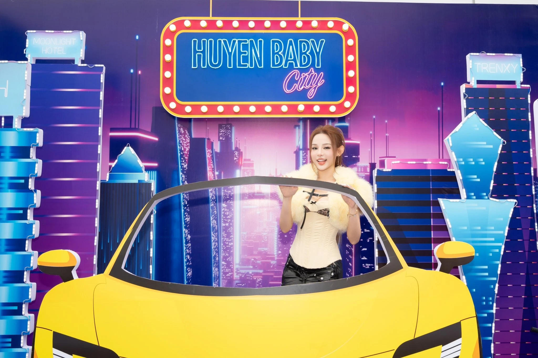 Chân dung mỹ nhân Việt từng được chồng “ting ting” 24 tỷ tiền tiêu vặt