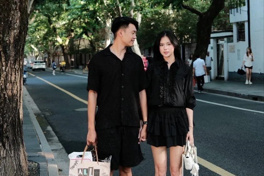 Ngô Tố Uyên khoe dáng mẹ một con nuột nà không tì vết