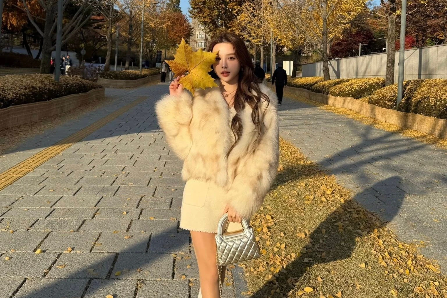 "Chị đẹp" Huyền Baby tung bộ ảnh mùa thu đẹp tựa "nàng thơ"