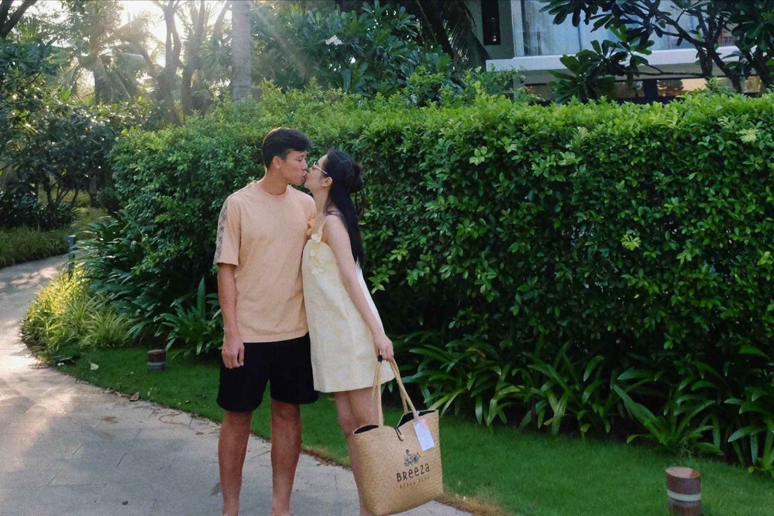 View - Vợ chồng Quế Ngọc Hải "khoá môi" kỷ niệm 9 năm yêu nhau | Báo Tri thức và Cuộc sống - TIN TỨC PHỔ BIẾN KIẾN THỨC 24H