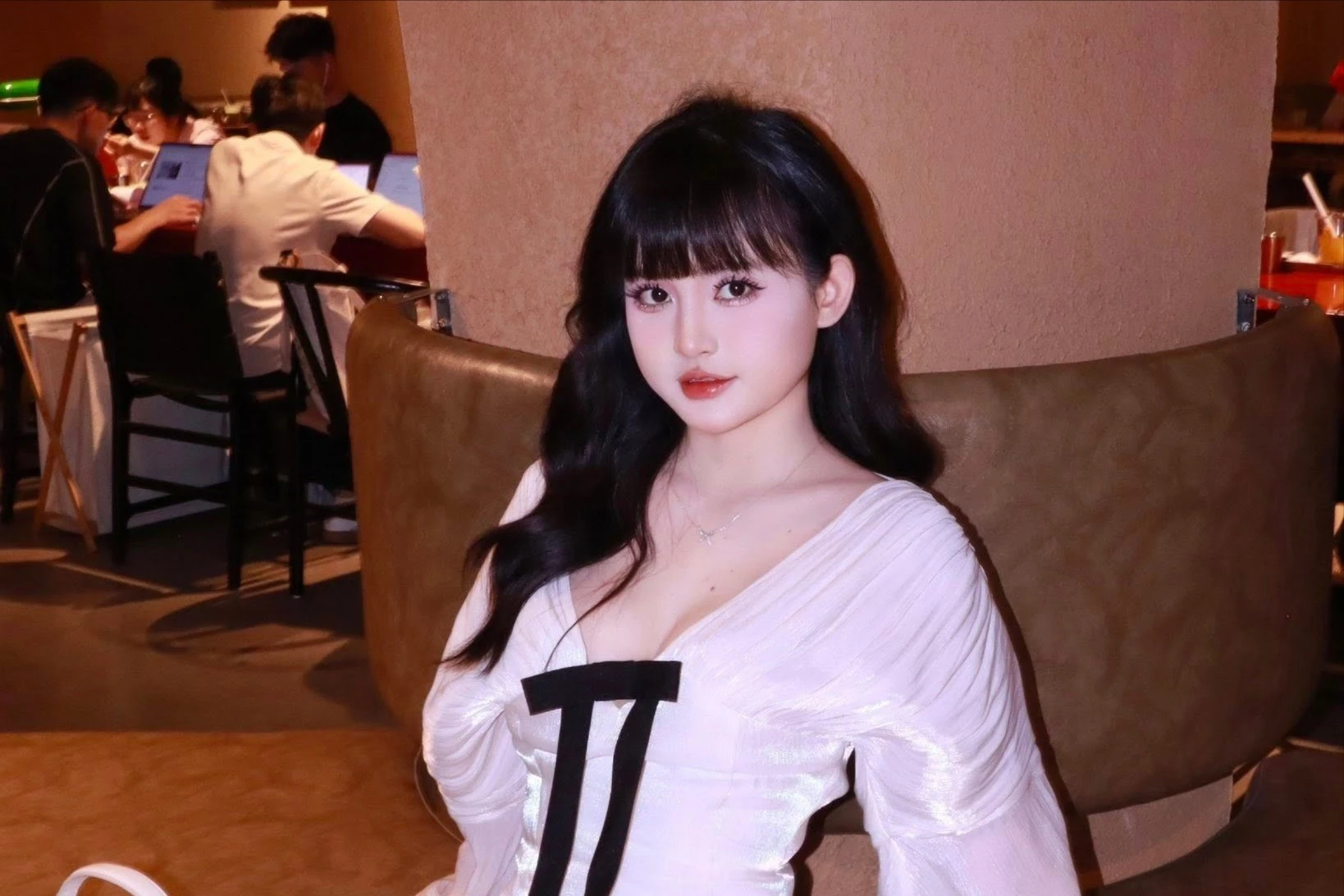 Sự trở lại đầy nóng bỏng của gái xinh Heavy Alice