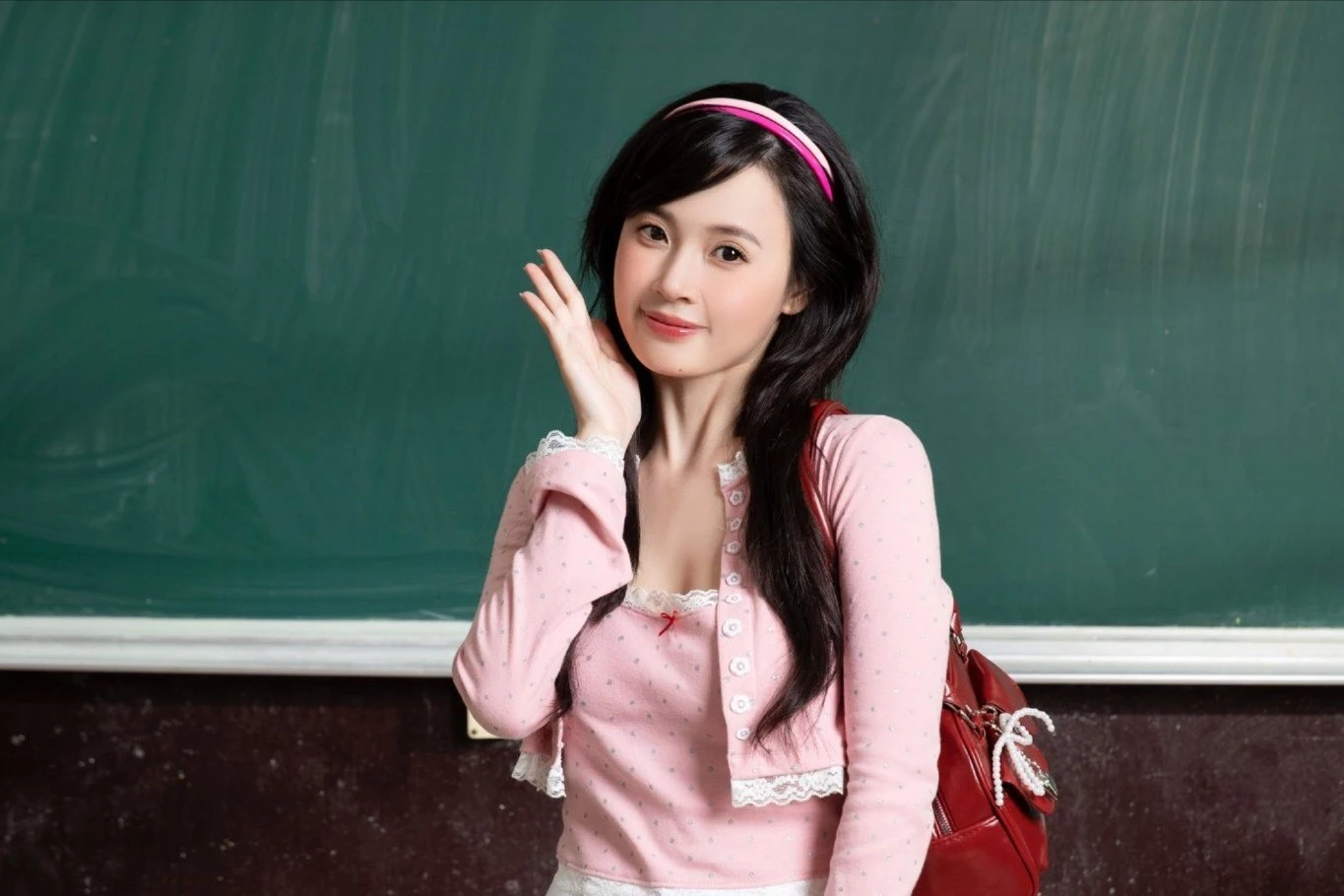 Không còn nhận ra nữ giảng viên Midu ở tuổi 36