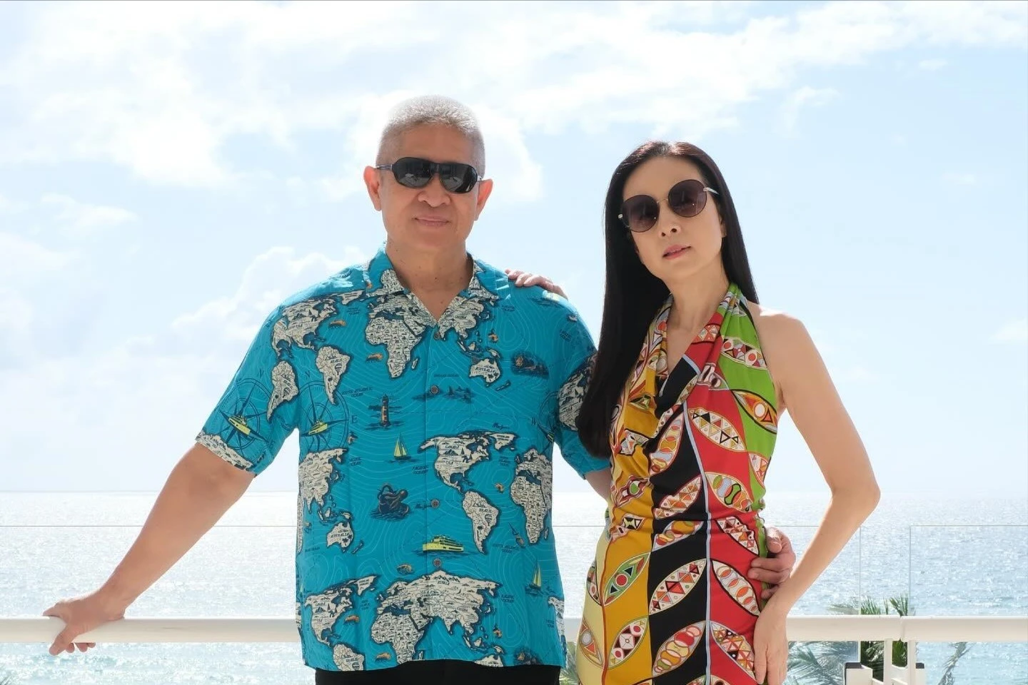 Nữ tỷ phú Madam Pang khoe dáng nuột nà bên chồng