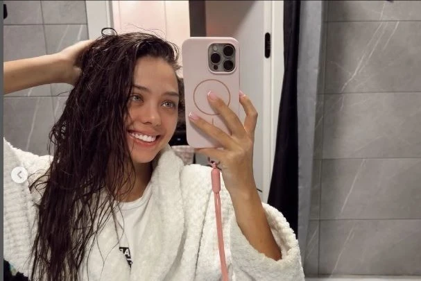 Bóc trần mặt mộc của vợ mẫu tây Bùi Tiến Dũng khi về Ukraine