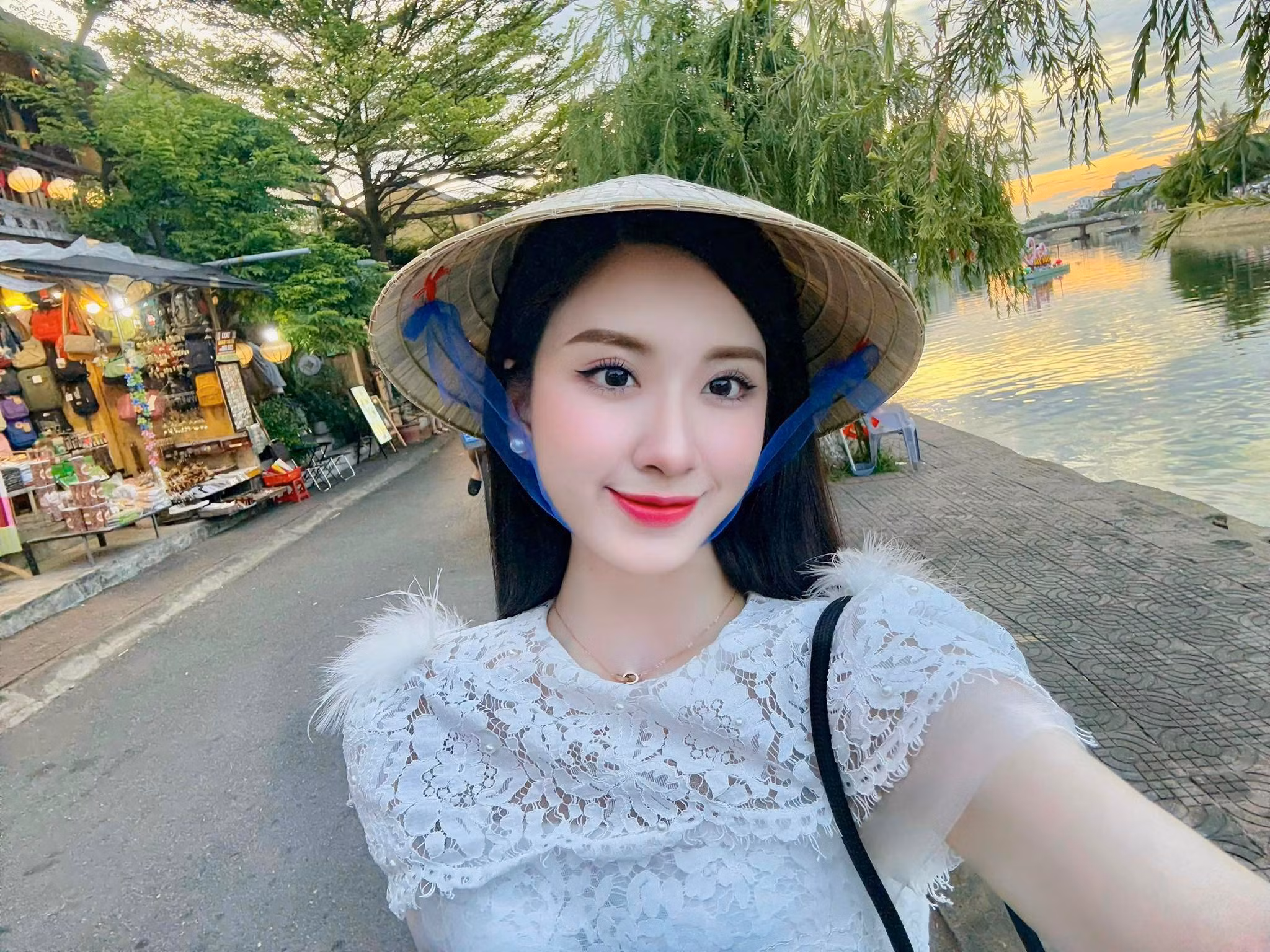 Ái nữ nhà cựu danh thủ bóng đá Việt gây thương nhớ nhờ nhan sắc ngọt ngào