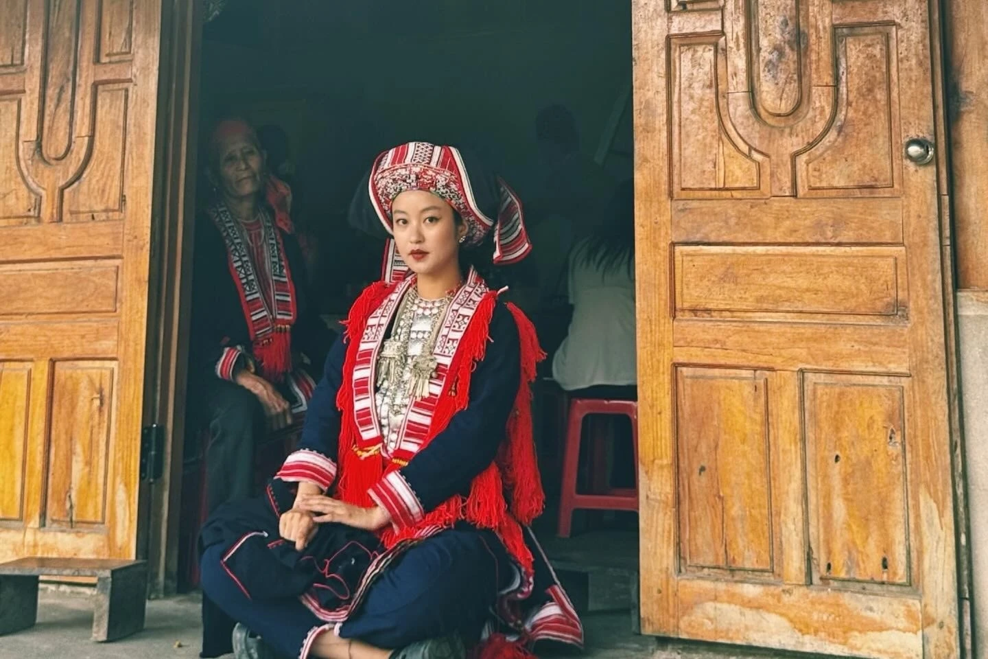 Mi Vân hóa thân thành cô gái Dao Đỏ trong chuyến du lịch khám phá vùng cao