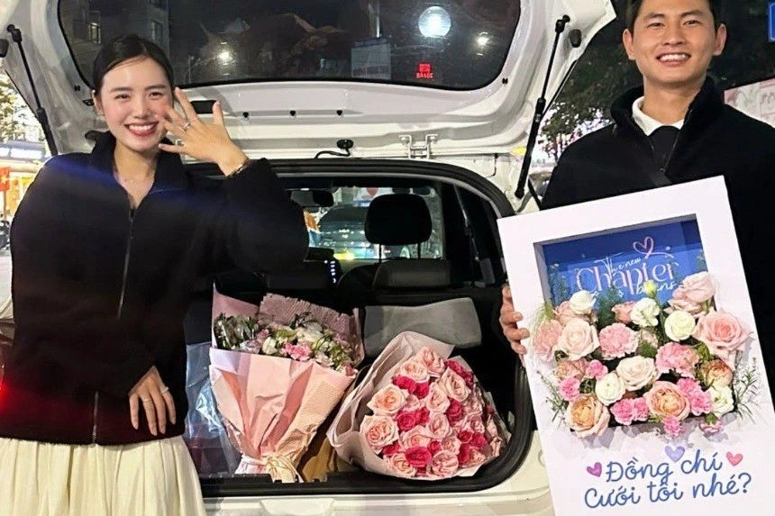 Chiến sĩ diễu binh từng gây sốt tại A80 được bạn trai cầu hôn