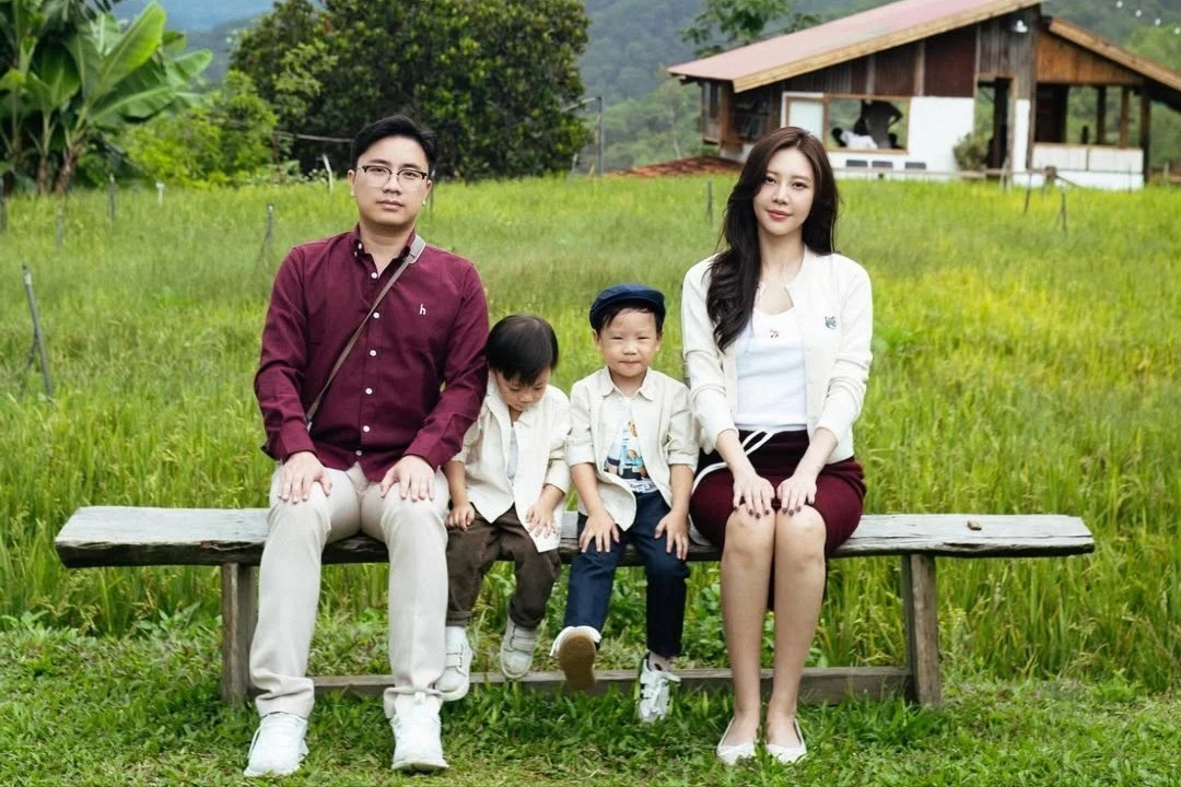 Cựu tiếp viên hàng không Vũ Ngọc Châm khoe ảnh gia đình