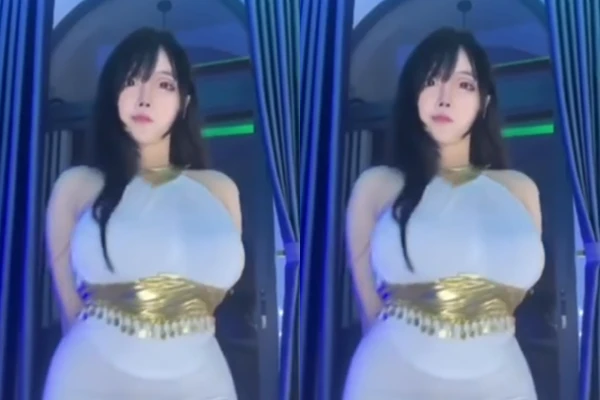 Pi Tiên bất ngờ "chiêu đãi" fan nam clip không che cực cuốn